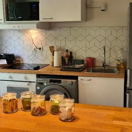 Appartamento Part Dieu. Rénové Avec Box Garage Lione