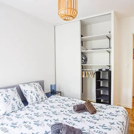 Appartamento Part Dieu. Rénové Avec Box Garage Lione